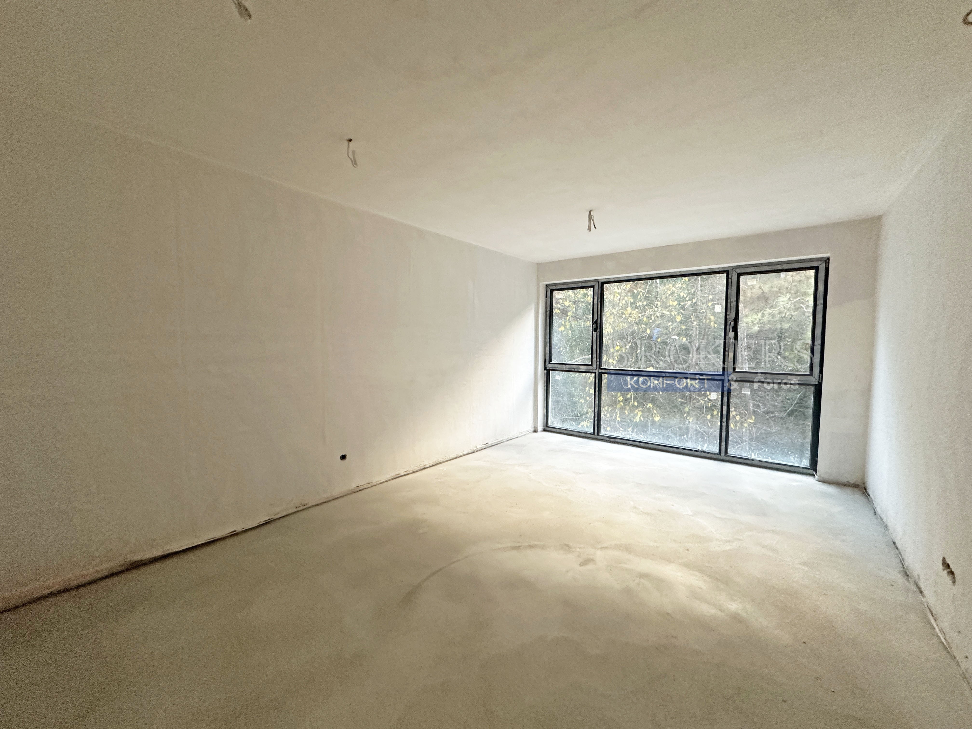  Двустаен апартамент в кв. Аспарухово - на метри от морето!