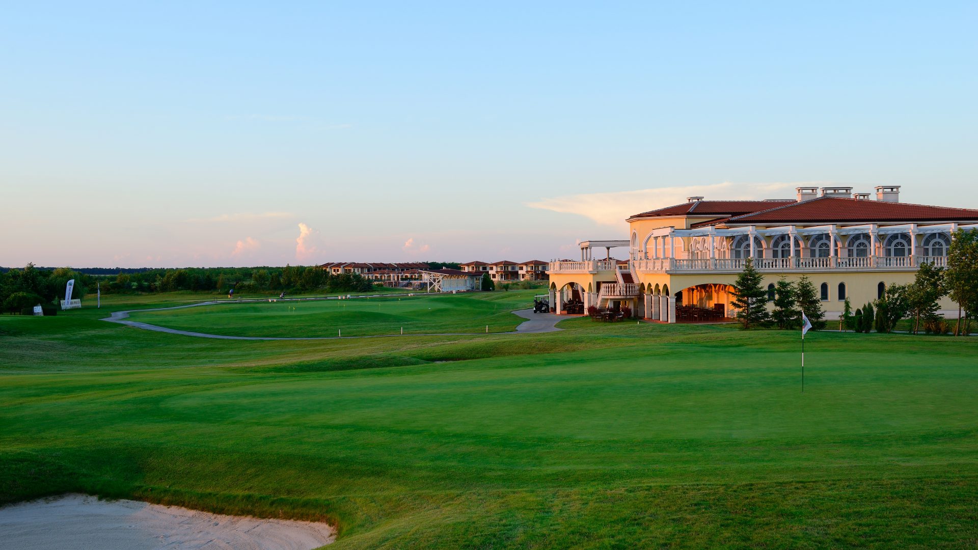 Тристаен апартамент до ключ в комплекс Lighthouse Golf and Spa resort