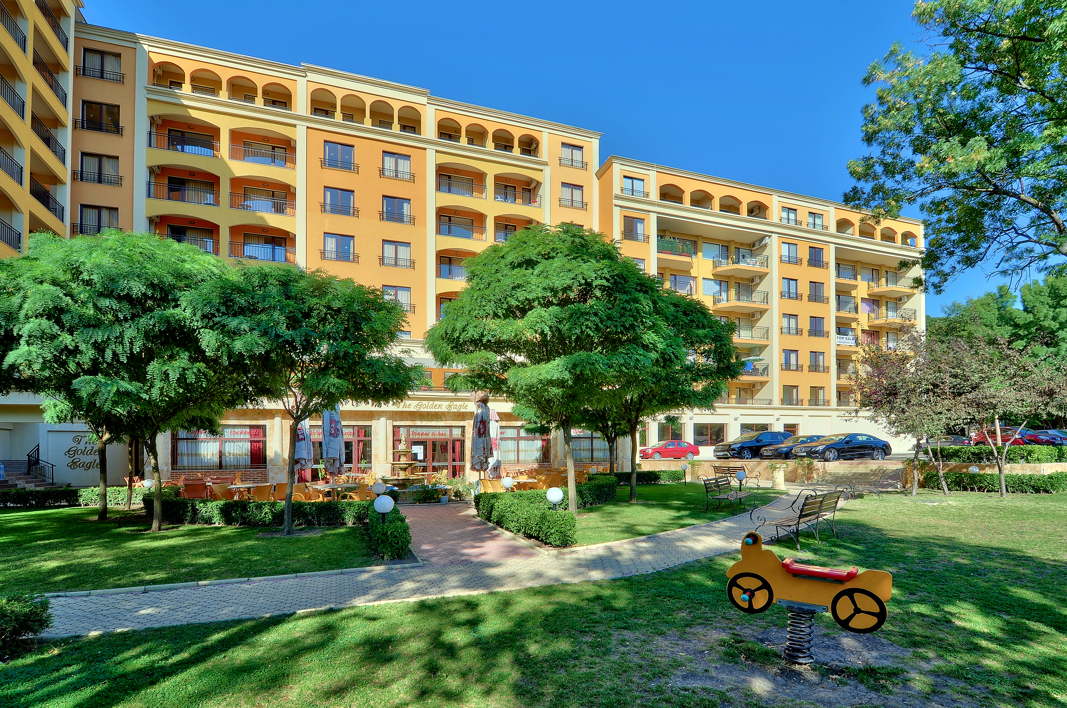 Жилищна сграда в к.к. Златни пясъци