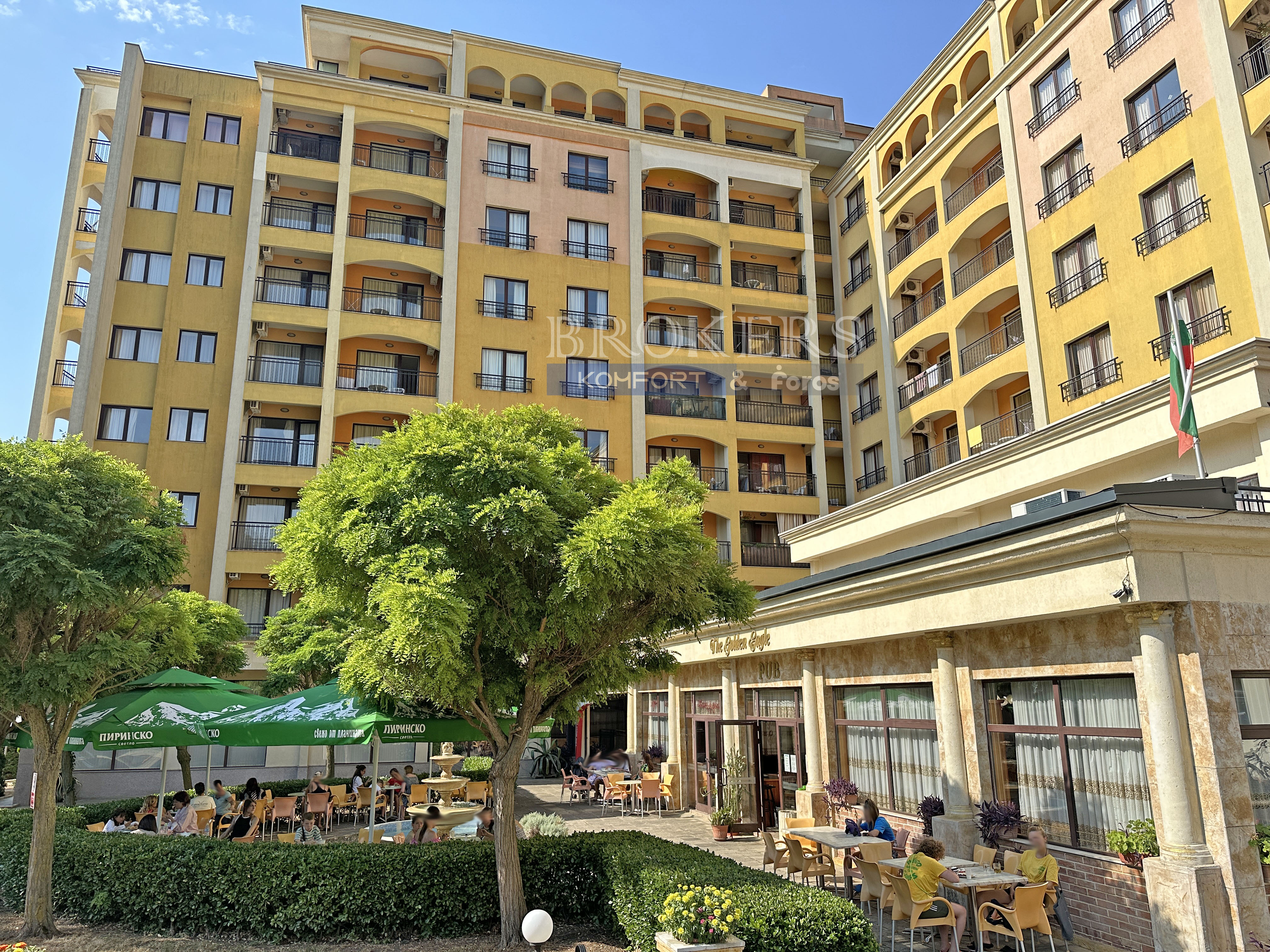 Жилищна сграда в к.к. Златни пясъци