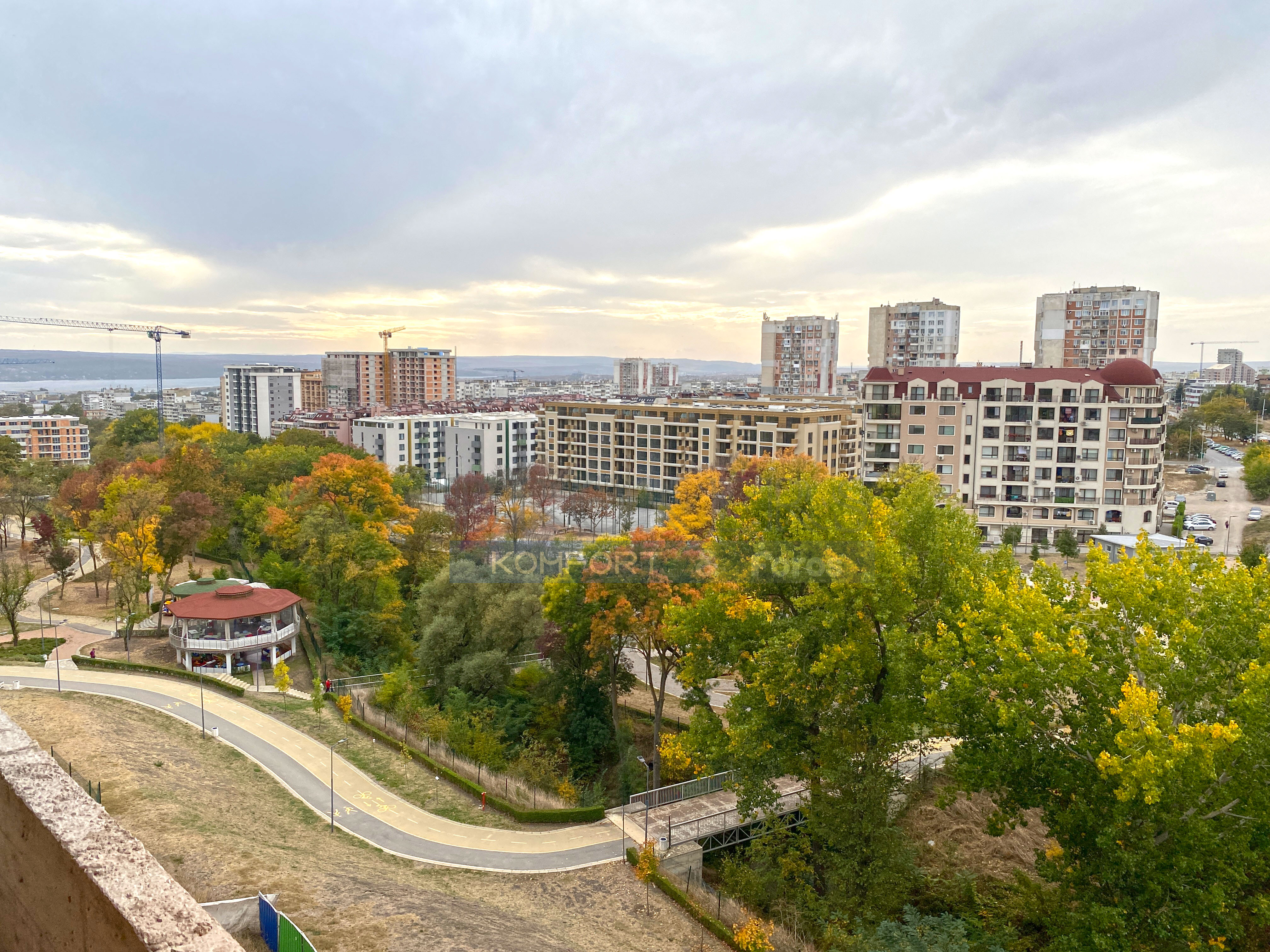 Двустаен апартамент до парк Възрдаждане 