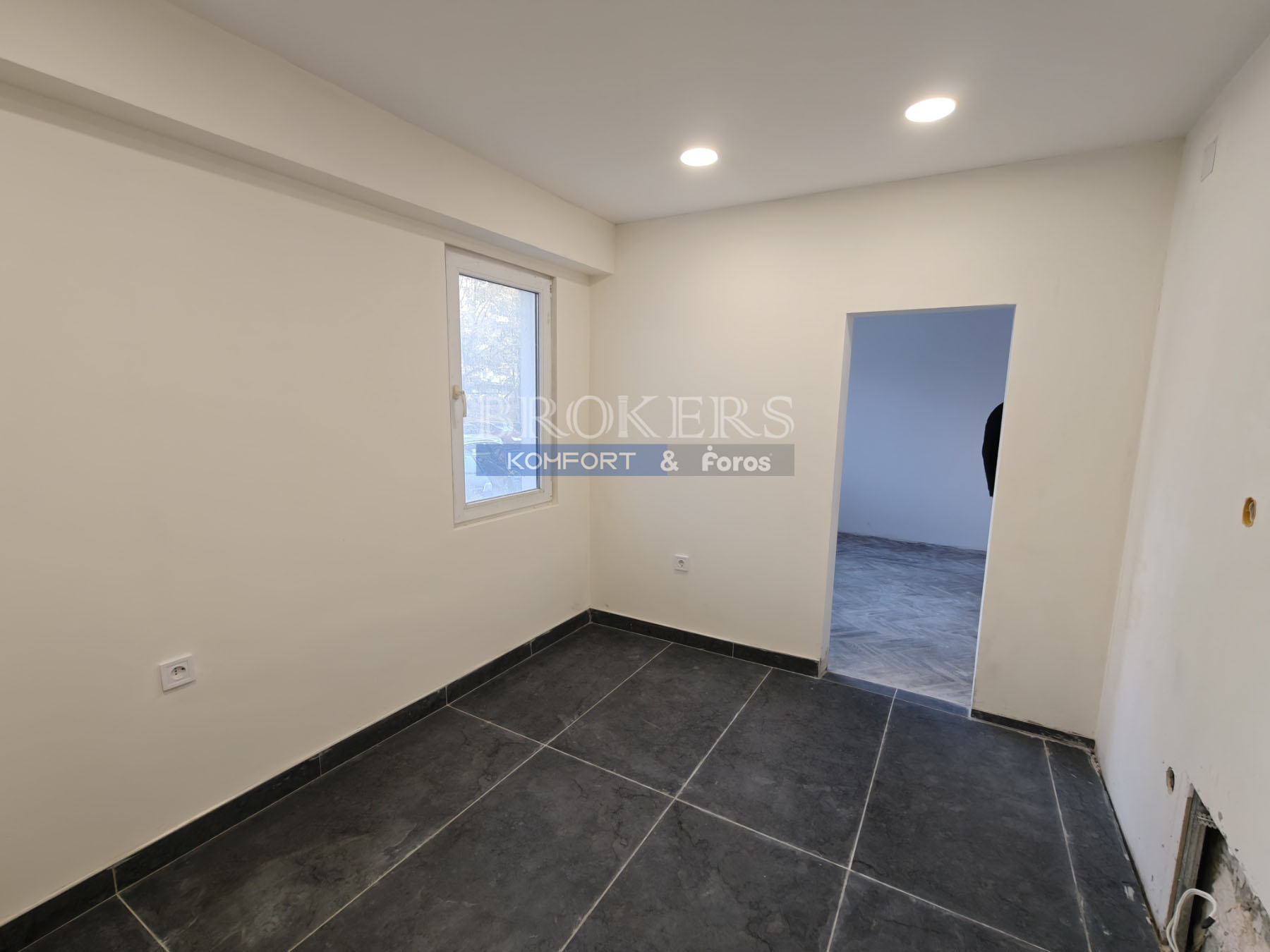 Апартамент с 4 отделни стаи в Цветен квартал