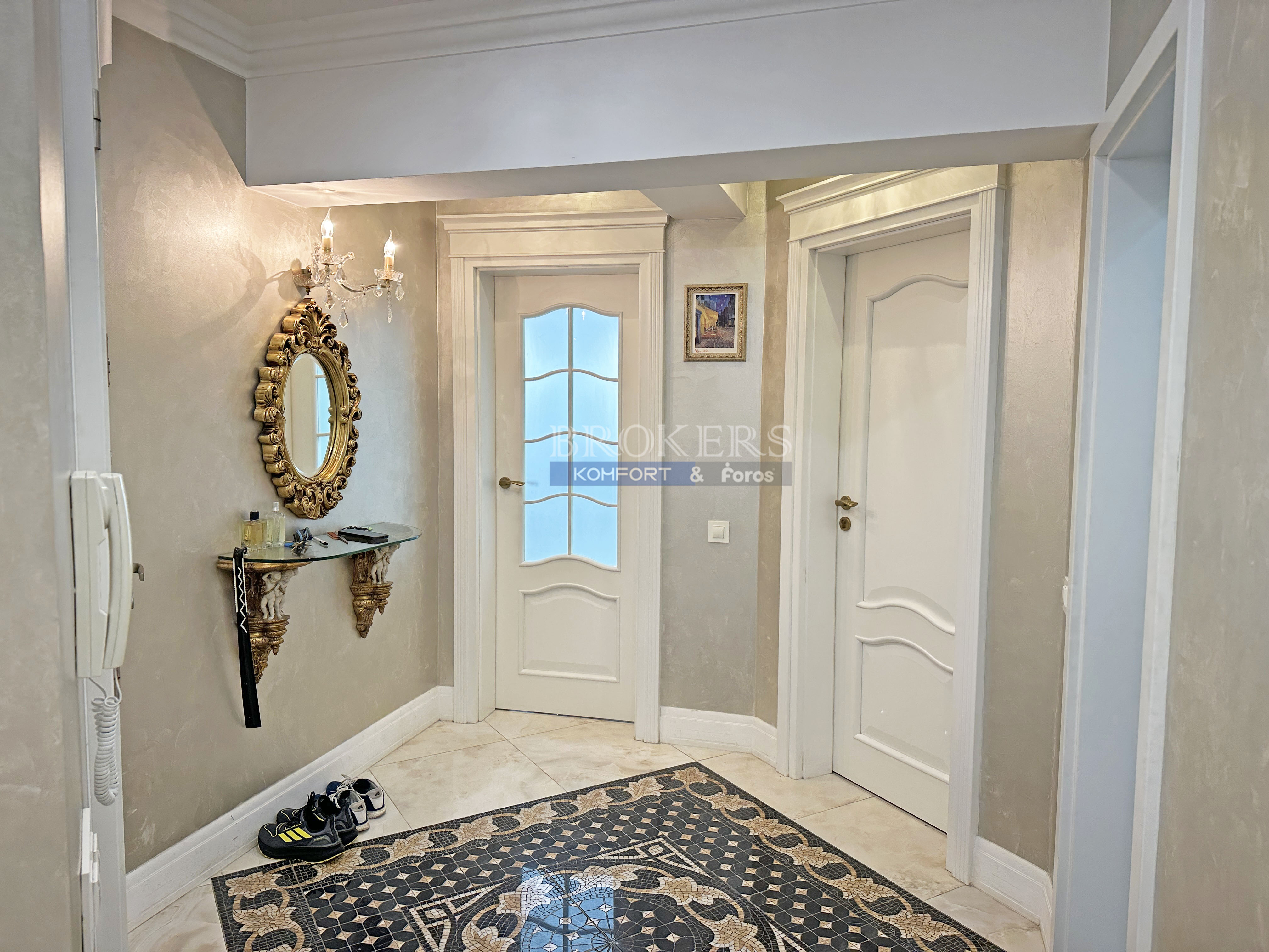 Многостаен апартамент в Идеален център